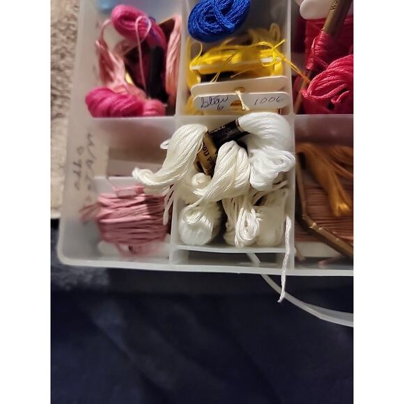 Embroidery Thread Lot Of Over 70 8.0m Star Six Amer-strand Majesty - Picture 3 of 8